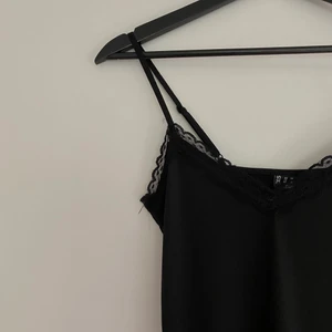 Svart spets linne. - Svart spets linne 