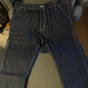 Carhartt byxor 36/32 - Felköp som endast är testade och sedan tvättade , passar ej mitt midjemått, så säljer dessa , kan skickas spårbart för 66:- 