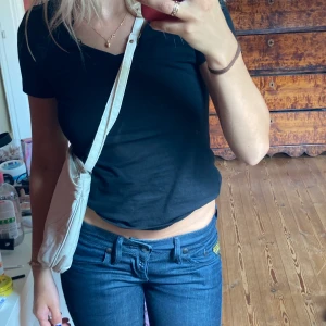 Vit väska  - Snygg handväska i en litte crem vit färg, skriv för fler frågor eller bilder❤️