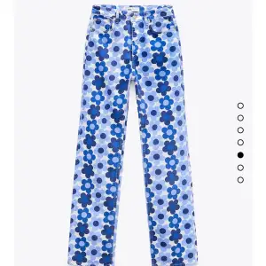 Blommiga jeans från zara