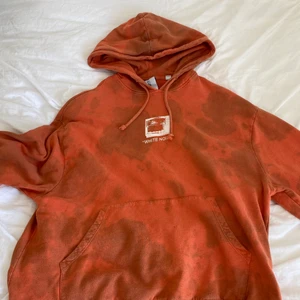 Hoodie - Super skön tie die hoodie från Collusion men tryck både fram och bak. Den är väldigt oversized i sktorleken. Skriv för fler bilder och frågor 💋💋