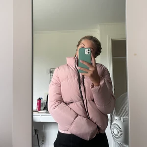 Puffjacka - En fin varm jacka som ej har används mycket!