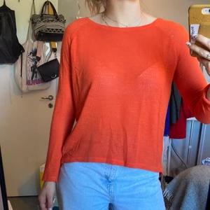 Orange tröja - Orange tröja med öppen rygg. Jätteskön och stretchig
