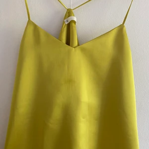 Arket green top - Bought and wore once, it's size 38. please check the photo :) // original price 490 SEK 