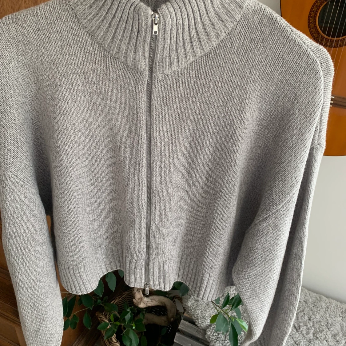 Grå stickad kofta  - 90