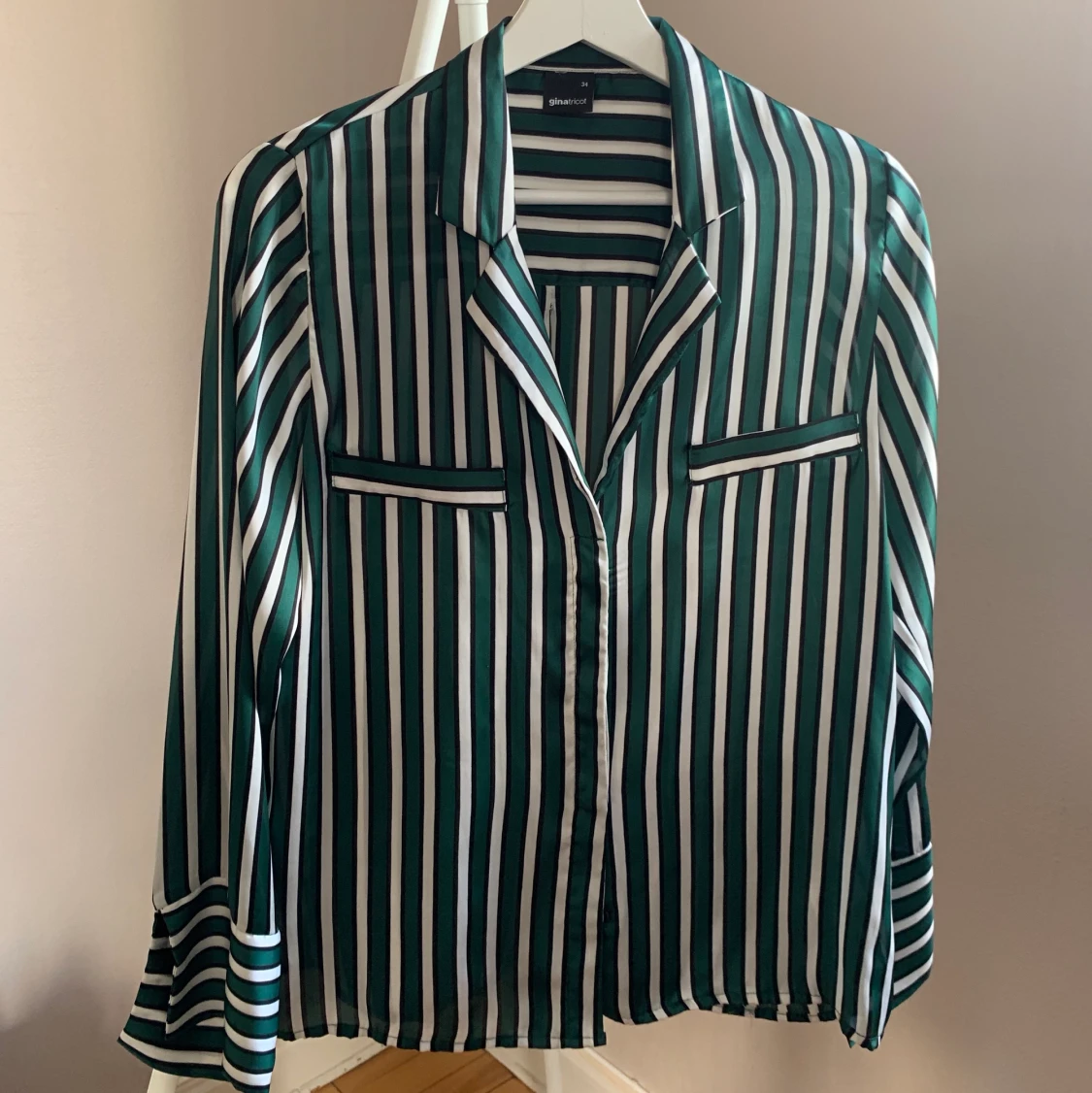 Randig skjortblus från GinaTricot