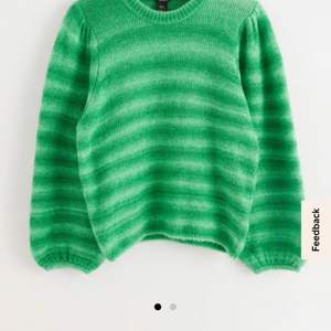 Säljer grön stickad tröja ifrån Lindex strl xs, endast använt den en gång. Jätte skönt material💕