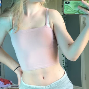 Rosa linne - Ett rosa linne som sitter jättebra! Fin färg och aldrig använd, bara prövat på.