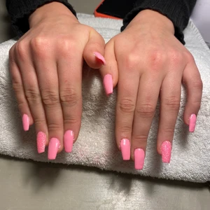 Gelé naglar Gävle - Gör gelé naglar här i Gävle. 150-250kr beroende på design. Finns på Instagram: naglaravemmy eller så kan man kontakta mig här om man vill boka tid eller har några funderingar.