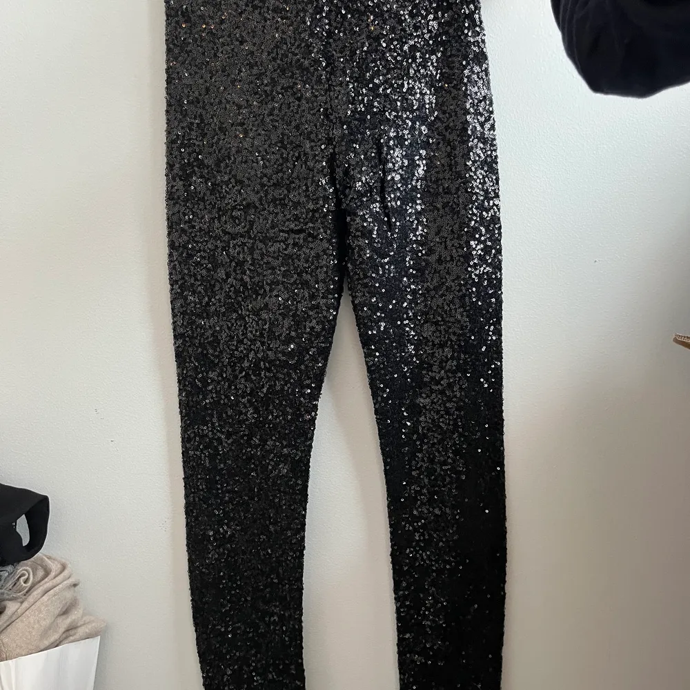 Leggings with sequins size 34. Jeans & Byxor.