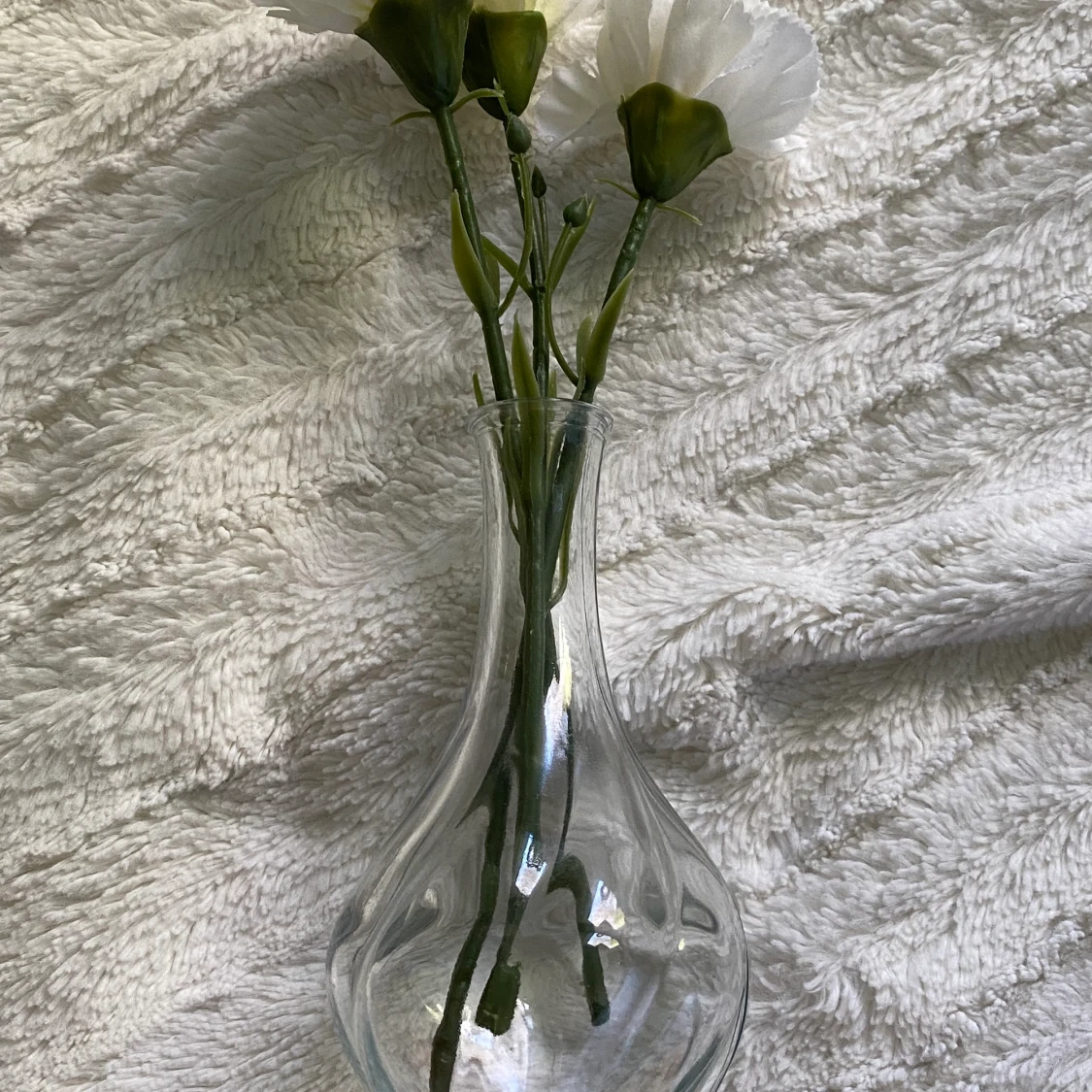 Plast blommor med glas vas - 90