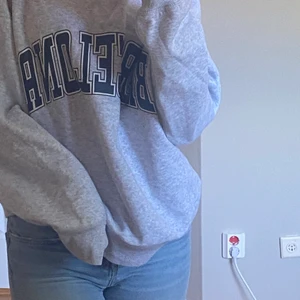 Grå hoodie - En grå Hoodie från HM.