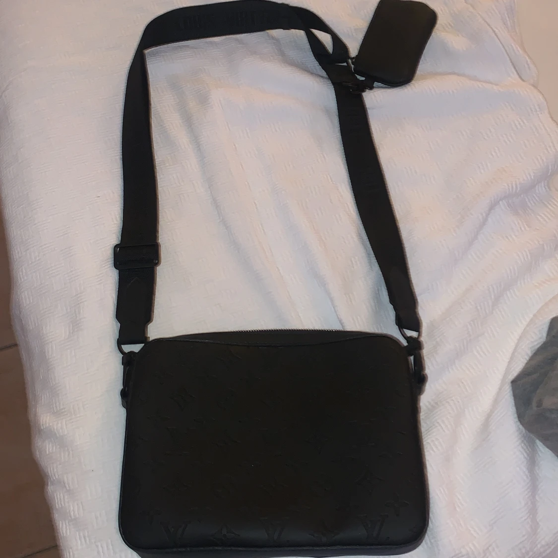 Lui Vuitton black Messenger bag  - 91