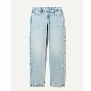 arrow low straight jeans - säljer ett par jättefina jeans från weekday. de är i bra skick och använt dem bara ett fåtal gånger 💕 skriv för bilder