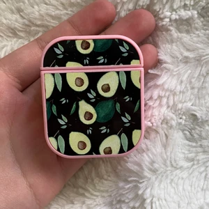 Airpods skal - Nästan aldrig använt. Köpare står för 