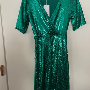 Klänning  - Fin klänning pris lapp kvar st S-M -L Klänningen är strech 