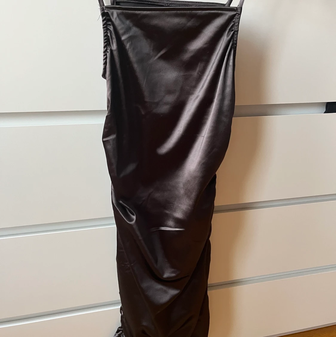 Brun sidenklänning  - 90