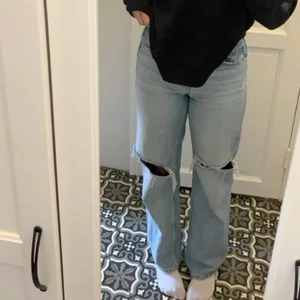 Byxor i sl 36 - Använda och tvättade men fortfarande i fint skick. Köparen står för frakten