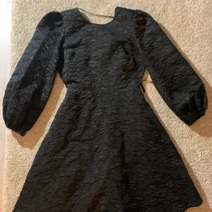 Klänning nakd  - Svart klänning från nakd Storlek 36 Passar mig som är 173 Öppen rygg med snörning