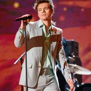 🎟 2 HARRY STYLES BILJETTER 🎟  - Har två stycken love on tour biljetter. Onumrerade ståplatser. Skriv privat för mer info. Säljes i par, så priset är för båda biljetterna.