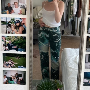 Coola weekdayjeans - Svinsnygga jeans från weekday som tyvärr blivit för små. De är i en grön färg! 