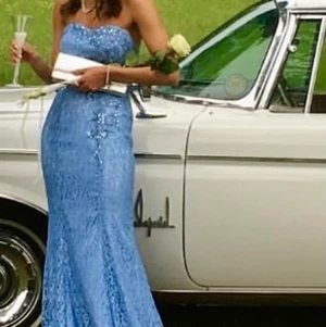 Ljusblå Balklänning - Säljer denna jätte fina ljusblåa balklänning i storlek S 💙   Har endast använts två gånger och nypris var 1500kr. Säljer för 650kr