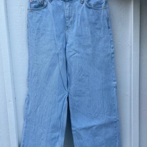 Jeans från Junkyard  - Ett par fina jeans från junkayard, inte så mycket använda. Bra skick och bra i storlek.  pris kan ändras och diskuteras:)