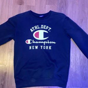 Champion:tröja  - Blå Champions tröja har aldrig använts.