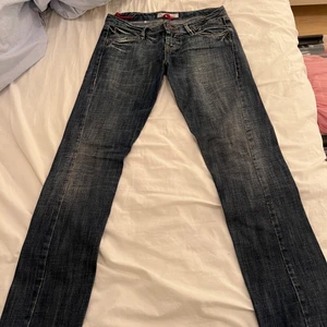 Lågmidjade jeans - Säljer mina lågmidjade jeans från fornarnia då jag inte känner att dom passar mig och modellen är inte min stil!