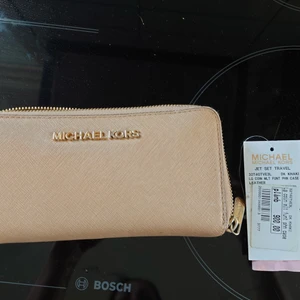 Plånbok MK  - Plånbok från Michael Kors i väldigt fint skick. 