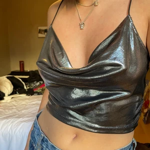 Topp silvrig - Silvrig topp från H&M. Aldrig använd