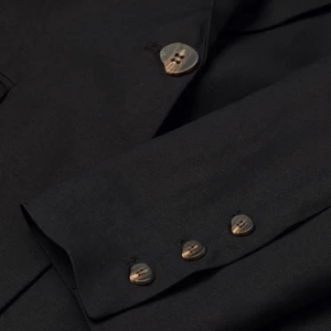 Linne - Kavaj från H&M!  Aldrig använd, prislappen är fortfarnde kvar.  Kavajen är slutsåld på hemsidan🌼 Köparen står för frakt, kan även mötas i Stockholm🌸