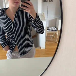 Oanvänd svart vit randig skjorta! 💗 - Oanvänd skjorta från HM! I bra skick! 