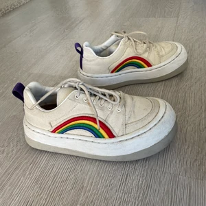 Eytys Sonic - Eytys Sonic strl 38, säljs i befintligt skick (se bilder). Kan skicka mer bilder i meddelande 😊 