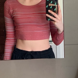 Randig crop top - Randig långärmad croppad tröja