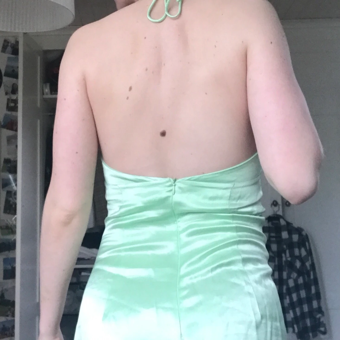 Grön satinklänning från Bershka storlek S - 90