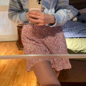 Kjol  - Snygg kjol perfekt till sommaren, endast använda 2 gånger🥰