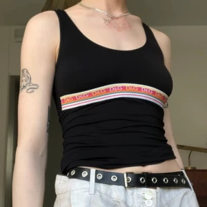 linneee  - japp här e denna, snyggt linne t sommarn! skriv om d finns frågor