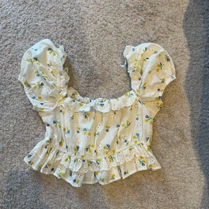 ❗️Fin topp från Zara❗️ - 💕Säljer denna topp då jag inte använder den längre. Toppen är i storlek M💕