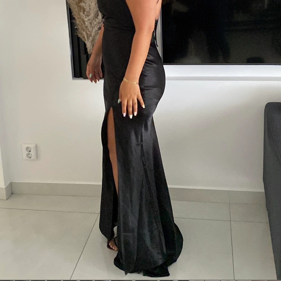 Svart satin klänning - 90