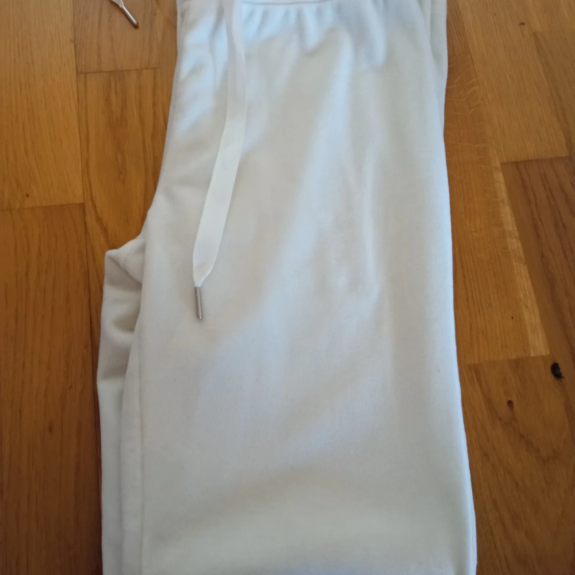 Gina tricot velourbyxor  - 90