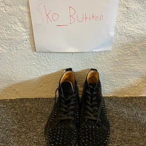 Christian Louboutin (Storlek 43) - L