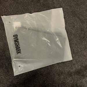Gymshark träningstajts - Helt nya gymshark tajts🤩 Råka dubbel beställa dessa därav säljs ett par. Dem är i storlek S och är super snygga både till träning men också till vardag!😍 Älskar färgen och extremt bra material! Vid snabb affär kan priset diskuteras😆