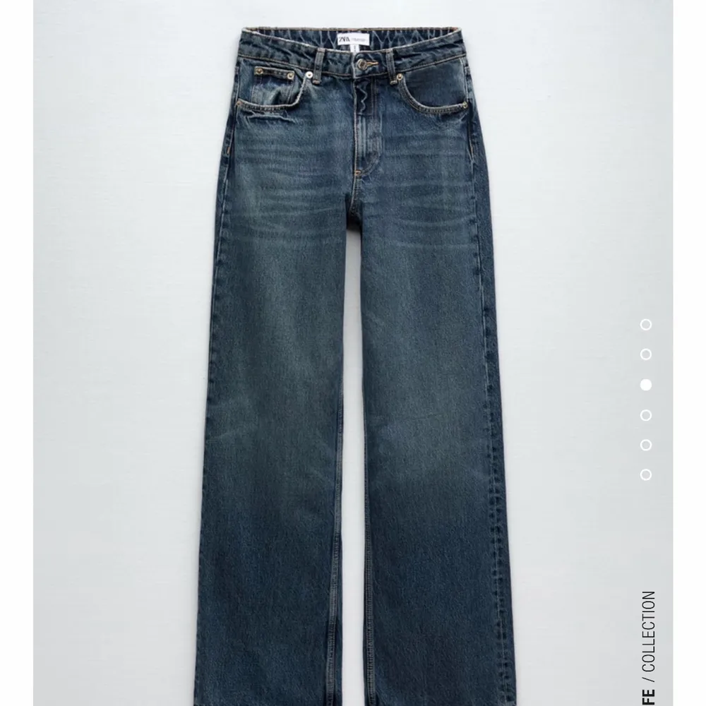 Supersnygga jeans från zara! Slutsålda på hemsidan! Modellen mid Rise loose! Så snygga💖 helt oanvända och har lappen kvar!! Storlek 36🤗. Jeans & Byxor.