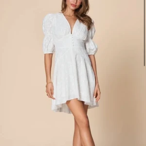 Adoore klänning  - Adoore klänning storlek 36, använd en gång så nyskick💞 köpt på best of brands för 1295 kr