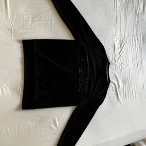 Hugo boss tröja strl L - Fick den 27de februari, testad samma dag och testad en gång nån månad efter men de är alldeles för stor, väldigt bra skick.