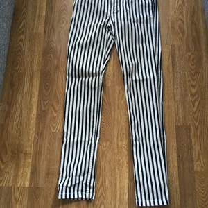 Byxa - Randiga byxor