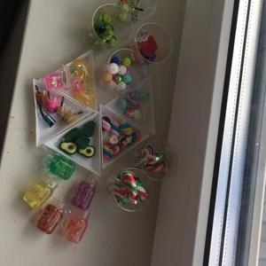 Berlocker❤️ - Många berlocker för 1kr st och 100kr tillsammans vissa av sakerna är socenhand och vissa kommer från affärer