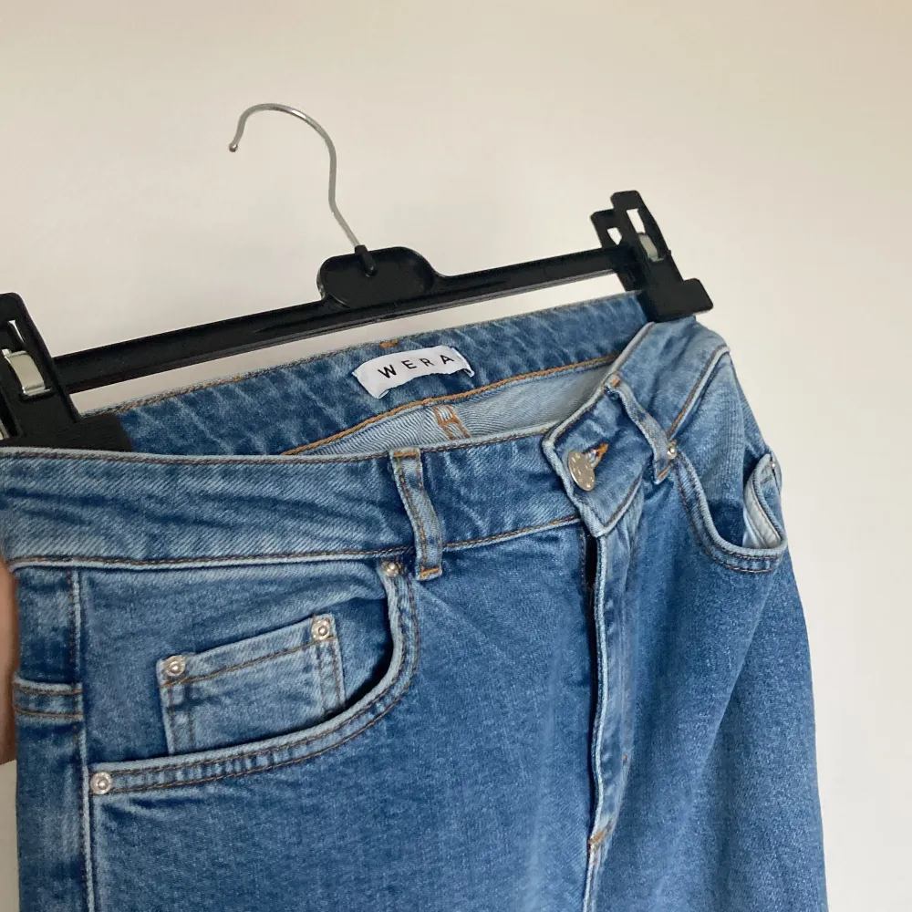 Helt oanvända jeans från Wera utsvägnda byxben (kunden betalar frakt). Jeans & Byxor.