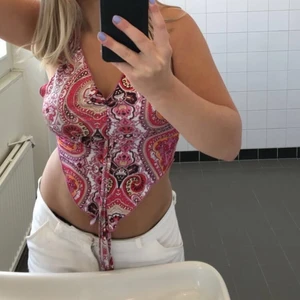 Topp - Skit snygg topp men som tyvärr inte kommer till användning för mig